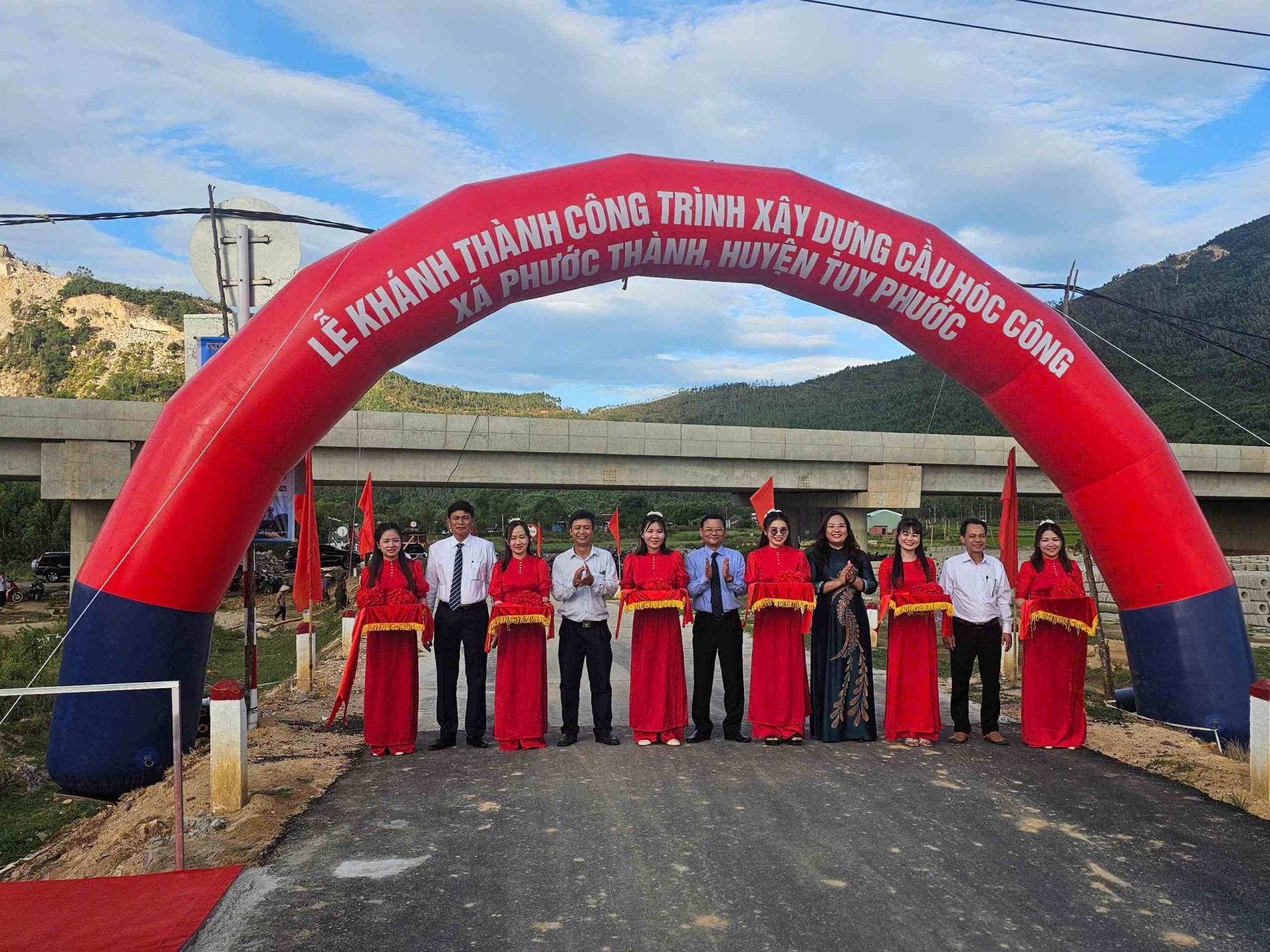 Bình Định: Giấc mơ “qua sông” thành hiện thực, niềm vui vỡ òa trước thời khắc chia tay cấp huyện Tuy Phước