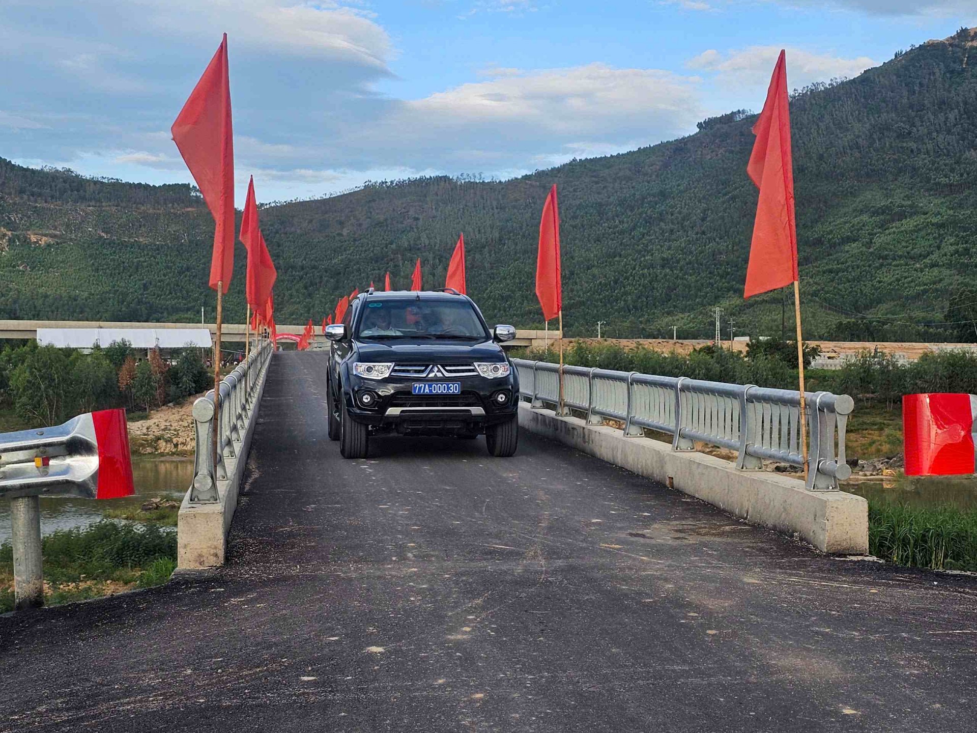 Bình Định: Giấc mơ “qua sông” thành hiện thực, niềm vui vỡ òa trước thời khắc chia tay cấp huyện Tuy Phước