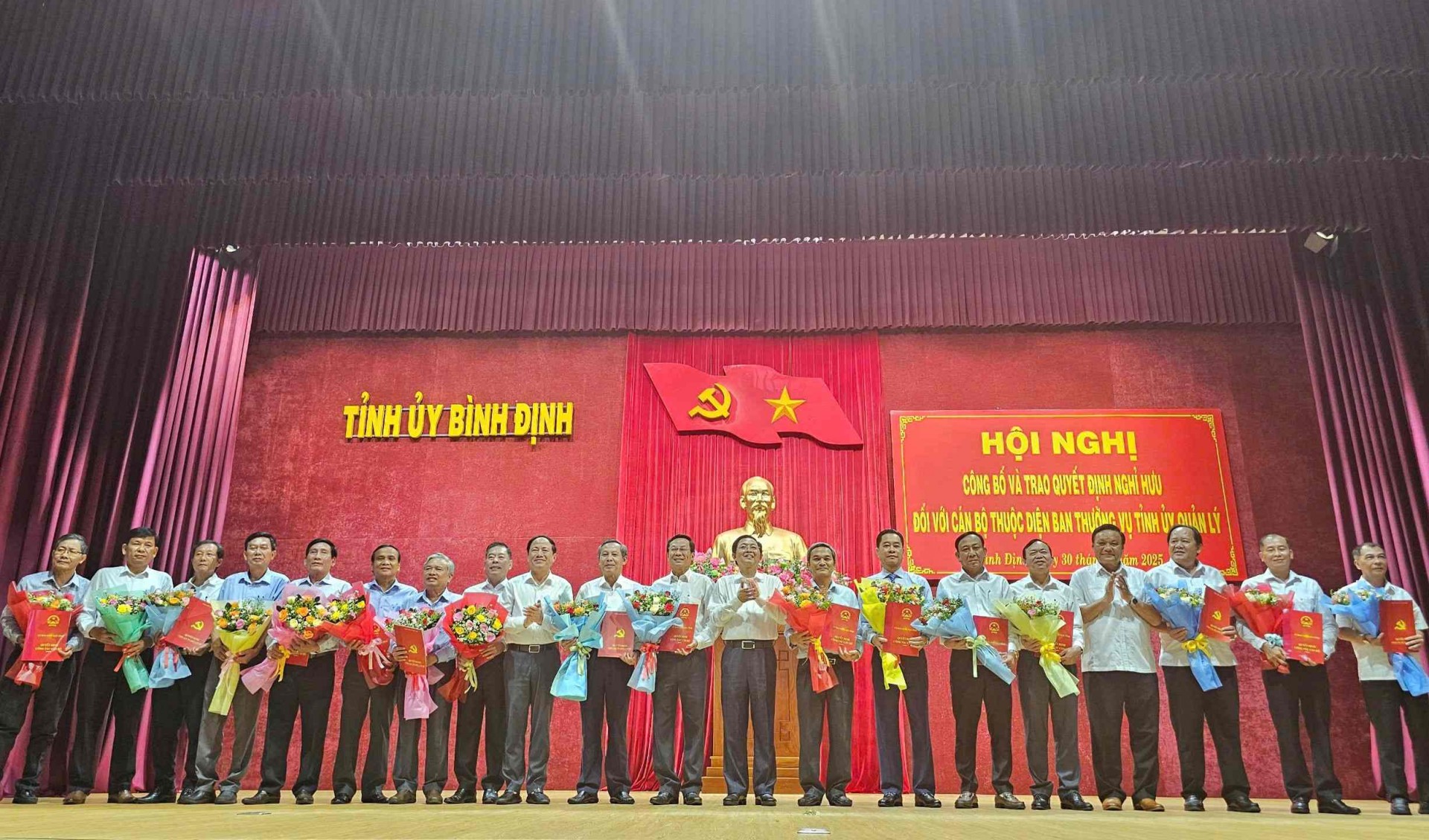 Phó Bí thư Thường trực Tỉnh ủy Bình Định Lê Kim Toàn nghỉ hưu, dấu ấn trọn vẹn hành trình cống hiến