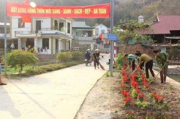 Nhân dân bản Phiêng Ngùa, phường Chiềng An, dọn dẹp vệ sinh tuyến đường trục bản. Nhân dân bản Phiêng Ngùa, phường Chiềng An, dọn dẹp vệ sinh tuyến đường trục bản.