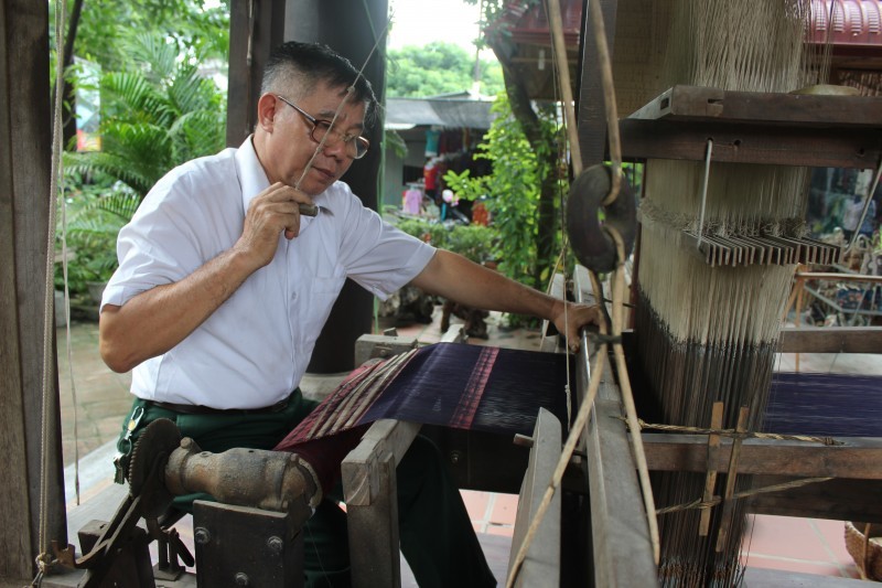 Cổng làng trong lòng phố Cổng làng trong lòng phố