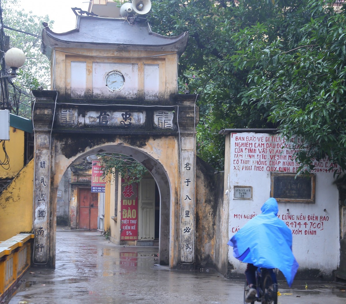 Cổng làng trong lòng phố Cổng làng trong lòng phố