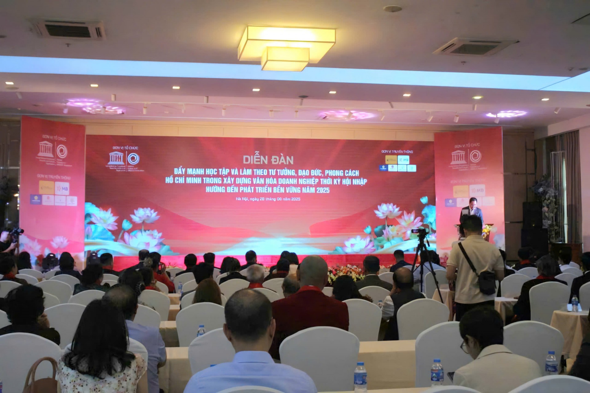 Chủ tịch Hà Thị Tính được vinh danh “Doanh nghiệp Văn hóa UNESCO năm 2025”