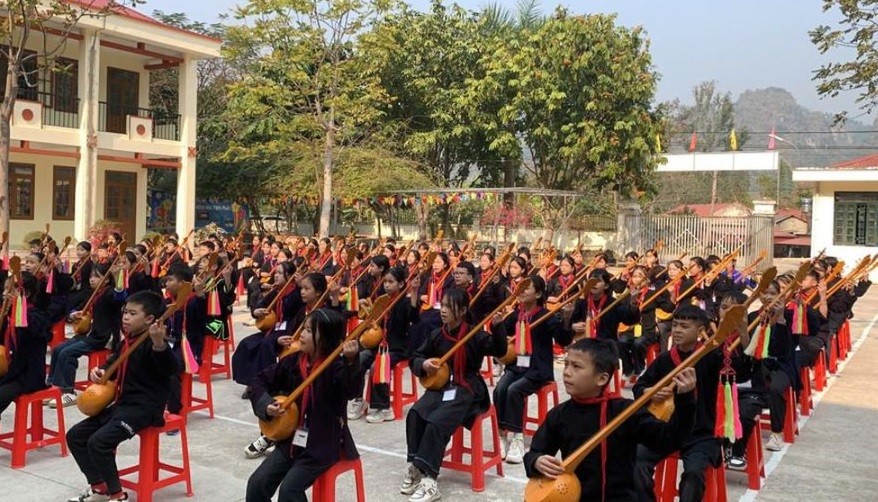 Giáo dục văn hóa truyền thống cho học sinh người dân tộc thiểu số
