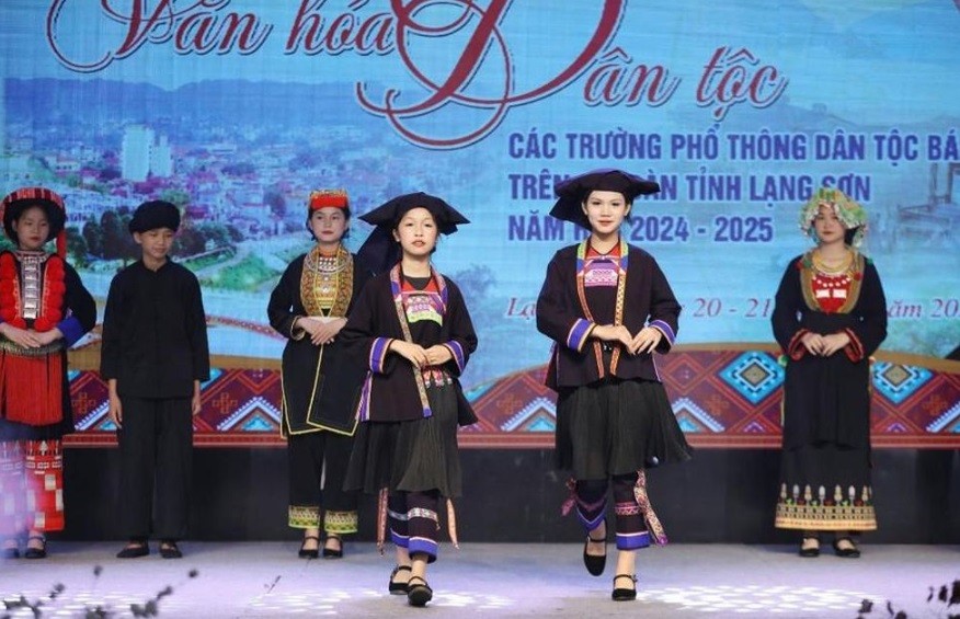 Học sinh Lạng Sơn tham gia Ngày hội văn hóa dân tộc các trường phổ thông dân tộc bán trú trên địa bàn tỉnh Lạng Sơn năm học 2024-2025.
