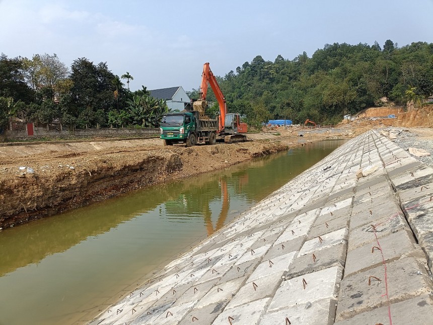 các công trình dự án trọng điểm thuộc Chương trình MTQG giảm nghèo bền vững được các nhà thầu gấp rút triển khai