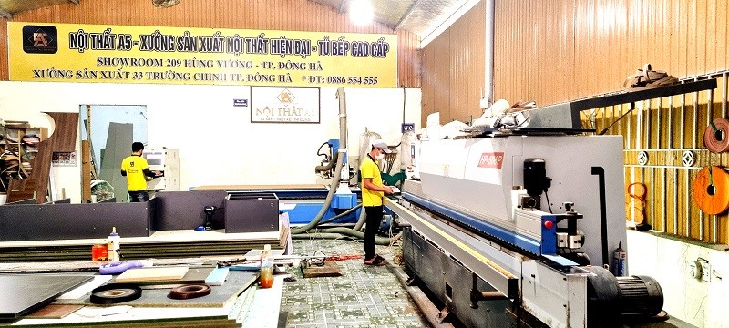 Một cơ sở sản xuất nội thất ở Quảng Trị được nguồn vốn khuyến công hỗ trợ đầu tư thiết bị hiện đại  để nâng cao chất lượng sản phẩm