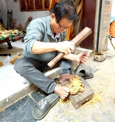Nghệ nhân Đỗ Phi Thường với đôi bàn tay vàng