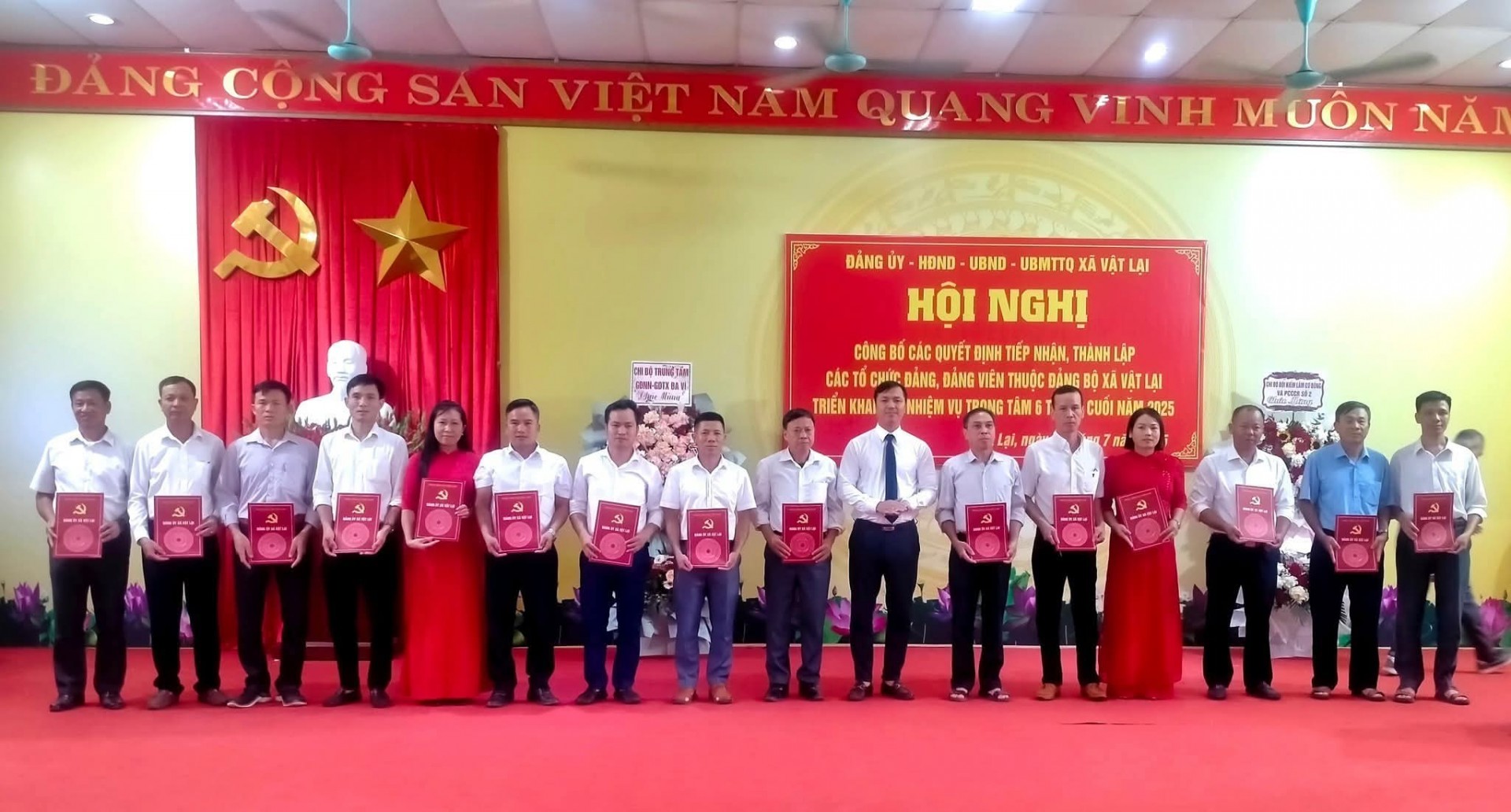 Xã Vật Lại TP Hà Nội công bố các Quyết định tiếp nhận thành lập các tổ chức thuộc Đảng bộ xã và triển khai nhiệm vụ trọng tâm 6 tháng cuối năm 2025