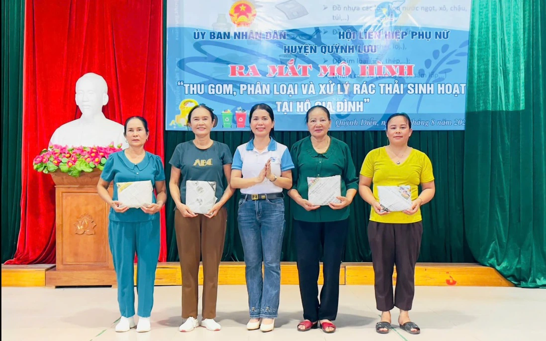 Ra mắt mô hình “Thu gom, phân loại và xử lý rác thải sinh hoạt tại hộ gia đình” tại xã Quỳnh Diễn cũ (nay là xã Quỳnh Lưu, tỉnh Nghệ An). Ra mắt mô hình “Thu gom, phân loại và xử lý rác thải sinh hoạt tại hộ gia đình” tại xã Quỳnh Diễn cũ (nay là xã Quỳnh Lưu, tỉnh Nghệ An).