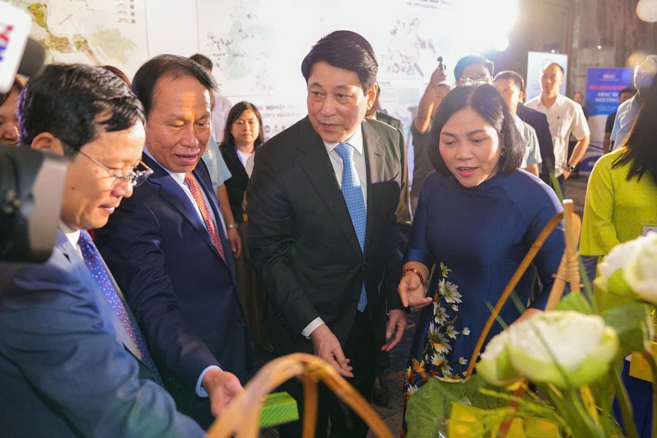 Chủ tịch nước Lương Cường dự và khai mạc kỳ họp lần thứ 3/2025 của hội đồng tư vấn kinh doanh APEC (ABAC lll)