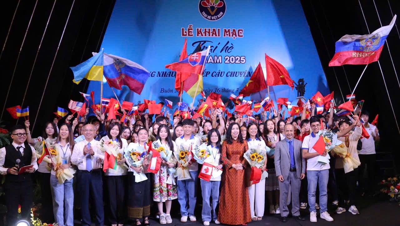 Khai mạc Trại hè kết nối kiều bào trẻ Việt Nam năm 2025 tại Đắk Lắk Khai mạc Trại hè kết nối kiều bào trẻ Việt Nam năm 2025 tại Đắk Lắk