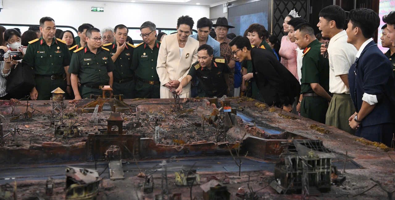 Khai mạc Triển lãm ảnh nghệ thuật Mưa đỏ: Tri ân từ khuôn hình