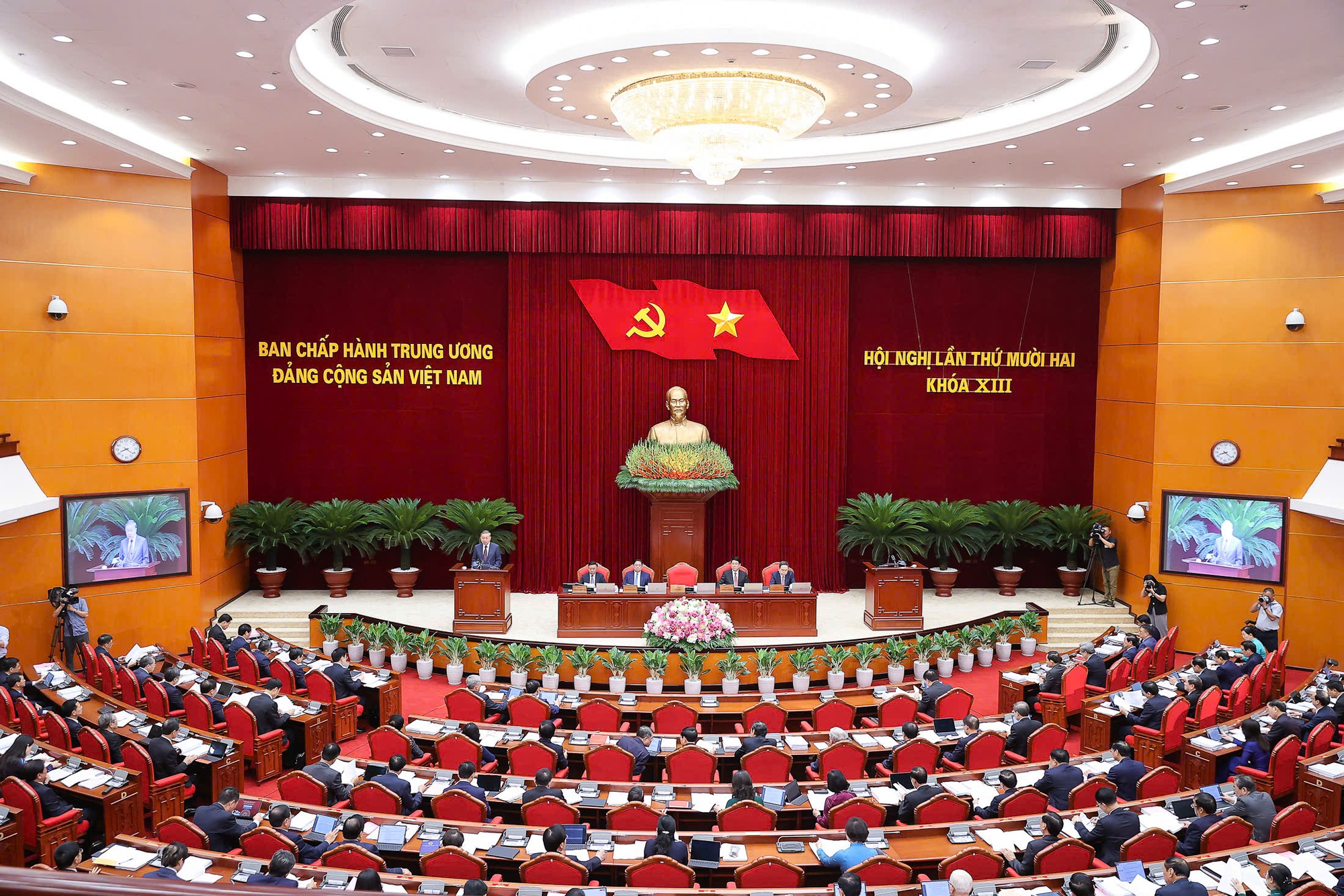 Khai mạc Hội nghị Trung ương 12- Ảnh 2.