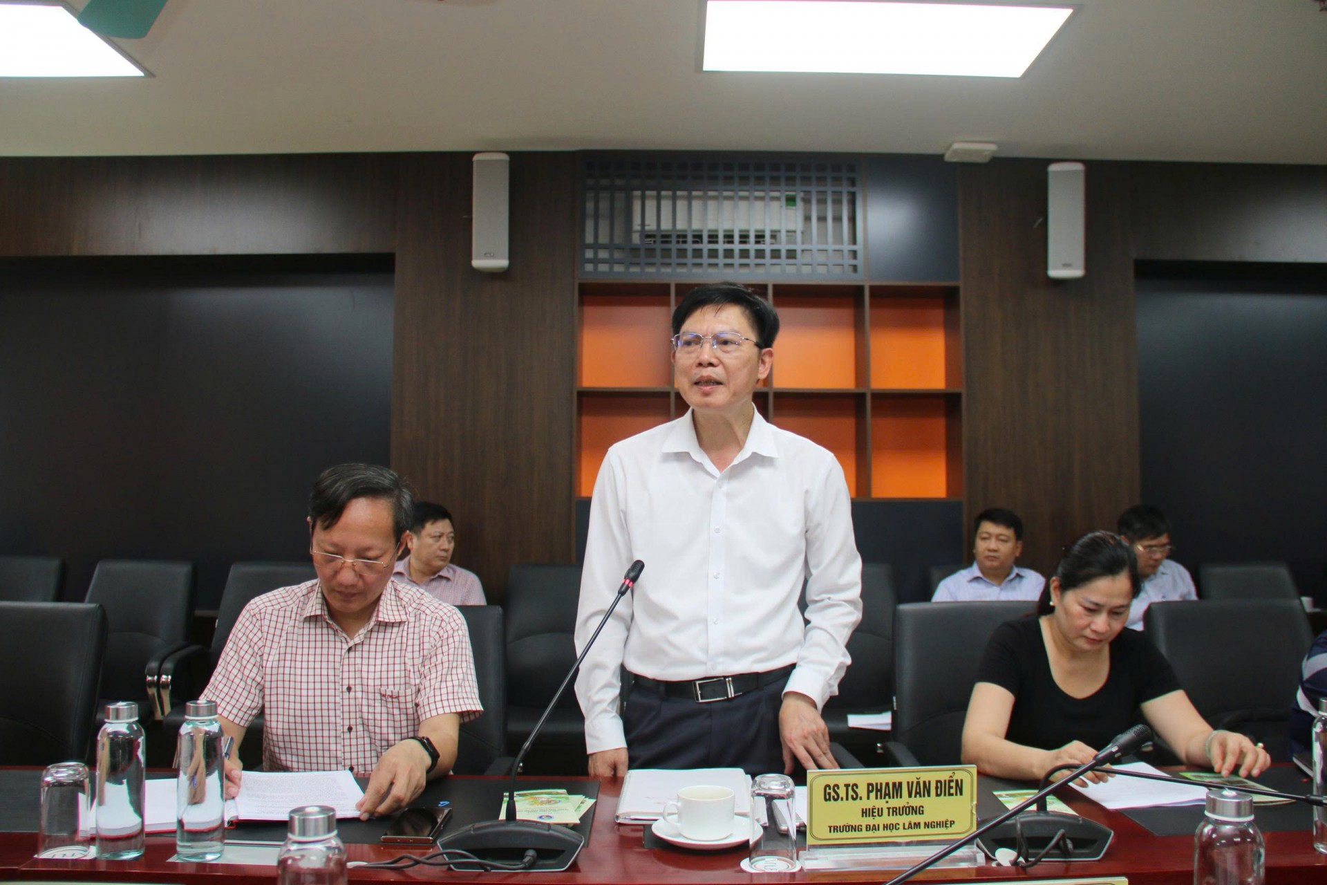 Theo Giáo sư, Tiến sĩ Phạm Văn Điển – Hiệu trưởng Trường Đại học Lâm nghiệp, Phó Chủ tịch Hội – để tăng cường hiệu quả phối hợp, Hội và Trường cần kết nối hệ thống website nhằm chia sẻ dữ liệu, thông tin học thuật và chính sách một cách nhanh chóng, hiệu quả. 