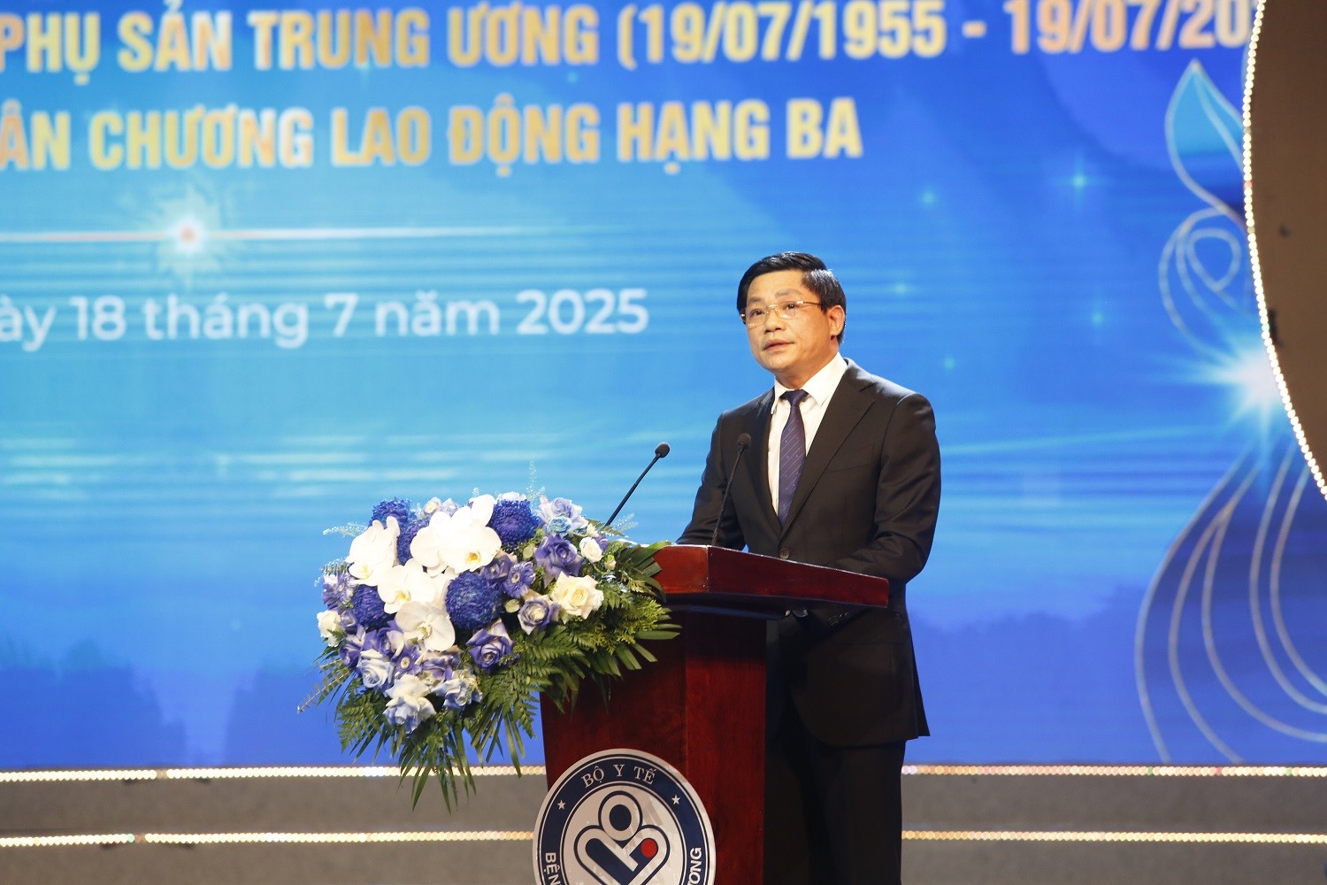 Bệnh viện Phụ sản Trung ương đón nhận Huân chương Lao động hạng Ba