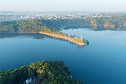 gia lai bien ho chu dang ya vien ngoc giua dai ngan