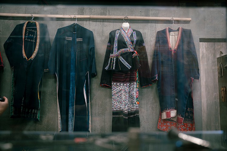 Rực rỡ sắc màu thổ cẩm truyền thống của phụ nữ Thái ở Nghệ An Nghề dệt truyền thống: Thổ cẩm của người Thái vươn tầm du lịch xứ Nghệ