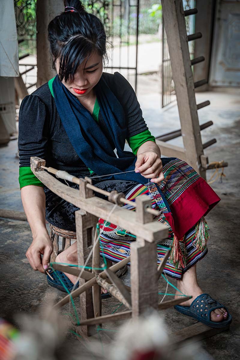 Rực rỡ sắc màu thổ cẩm truyền thống của phụ nữ Thái ở Nghệ An Nghề dệt truyền thống: Thổ cẩm của người Thái vươn tầm du lịch xứ Nghệ