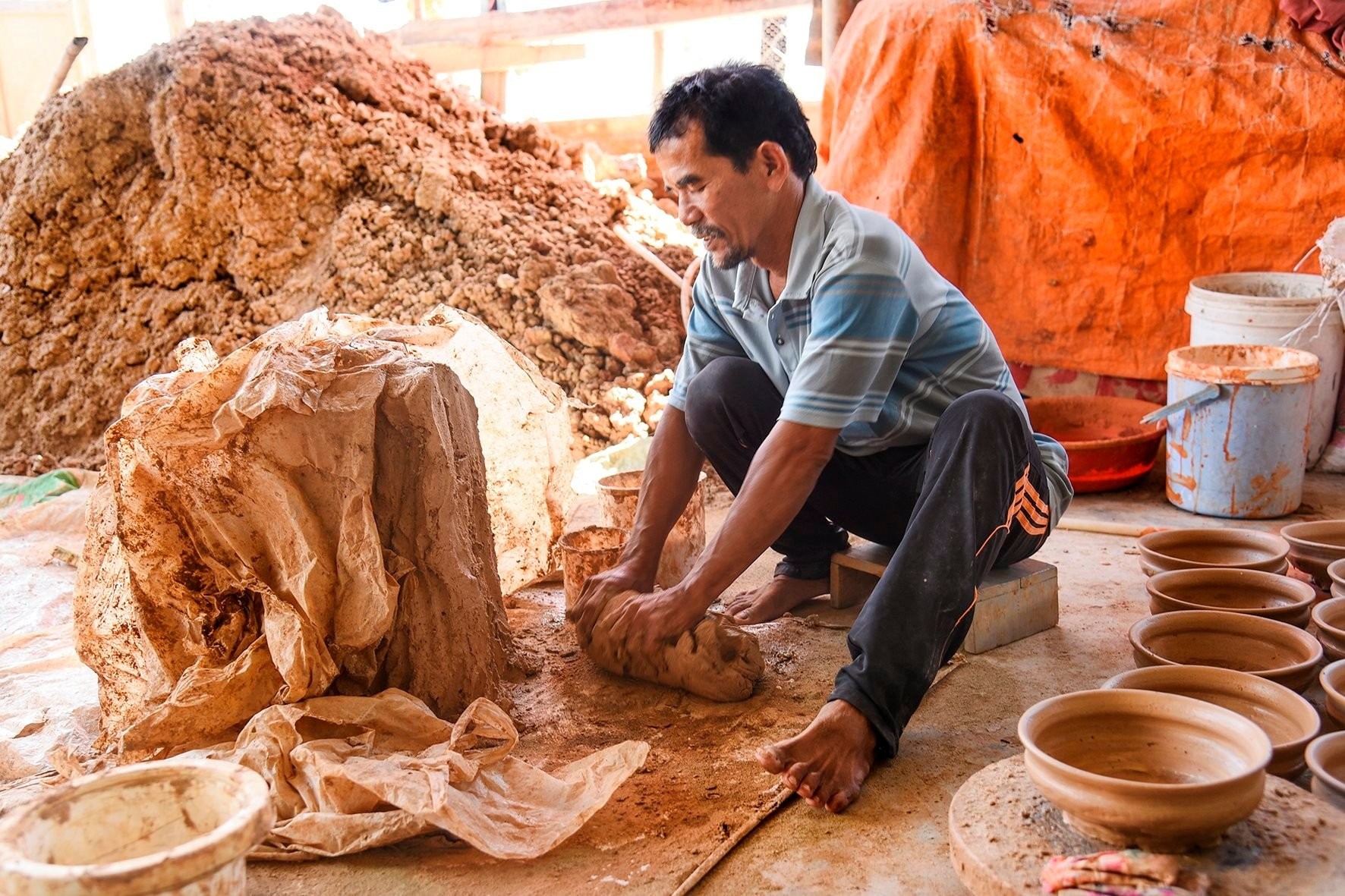 Làng Gốm Chăm Bình Đức: Nơi Lưu Giữ Hồn Cốt Văn Hóa Chăm Làng Gốm Chăm Bình Đức: Nơi Lưu Giữ Hồn Cốt Văn Hóa Chăm
