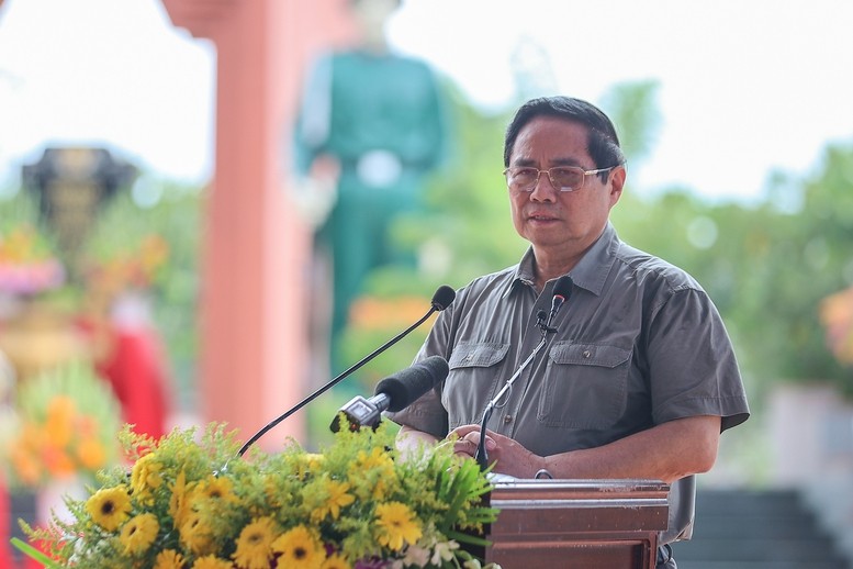 Thủ tướng ghi nhận và đặc biệt trân trọng những nỗ lực, quyết tâm và thành tích đạt được trong công tác tìm kiếm, quy tập hài cốt liệt sĩ của Quân khu 9 - Ảnh: VGP/Nhật Bắc Thủ tướng ghi nhận và đặc biệt trân trọng những nỗ lực, quyết tâm và thành tích đạt được trong công tác tìm kiếm, quy tập hài cốt liệt sĩ của Quân khu 9 - Ảnh: VGP/Nhật Bắc