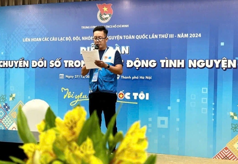 Thanh niên Huỳnh Văn Hiếu luôn đi đầu trong các hoạt động tình nguyện