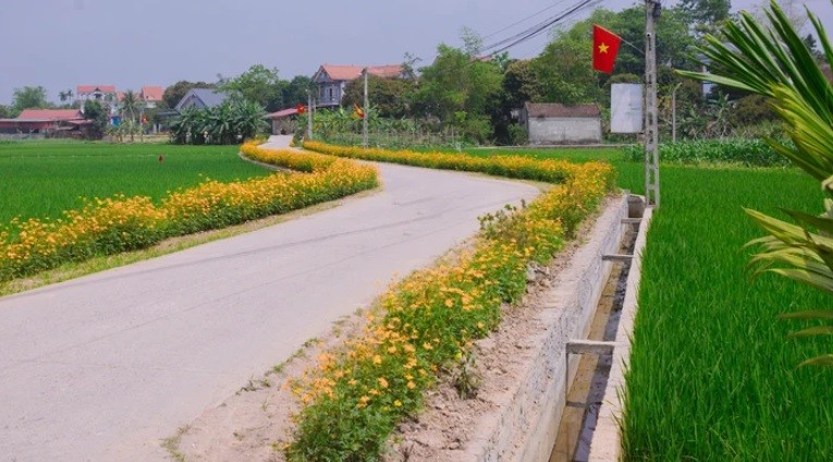 Đường hoa do phụ nữ chăm sóc ở xã Kha Sơn (Thái Nguyên) Đường hoa do phụ nữ chăm sóc ở xã Kha Sơn (Thái Nguyên)