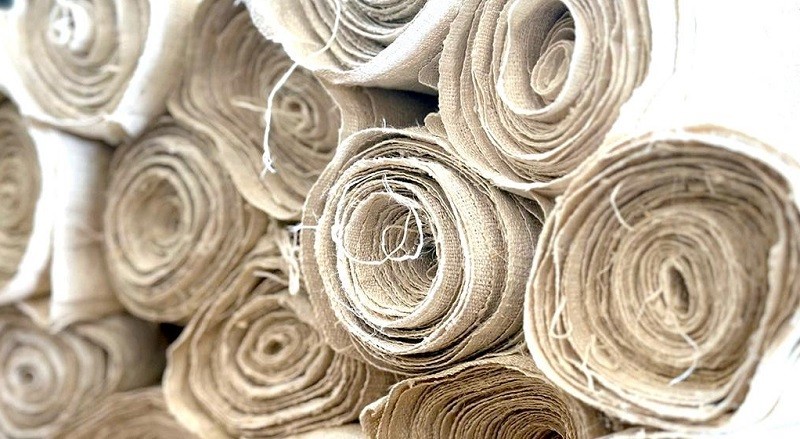 Những cuộn vải lanh đạt tiêu chuẩn để may trang phục. Những cuộn vải lanh đạt tiêu chuẩn để may trang phục.