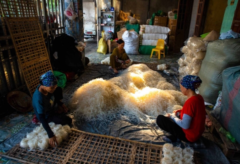 Một ngày ghé thăm làng bánh đa Dụ Đại