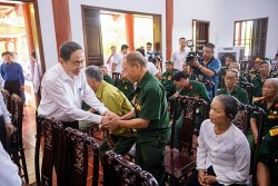 Chủ tịch Quốc hội Trần Thanh Mẫn thăm, tặng quà các gia đình chính sách, người có công tại Thái Nguyên