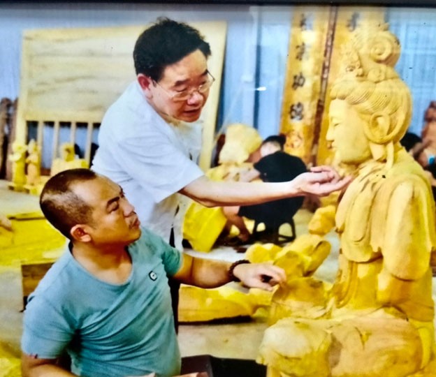 Nghệ nhân ưu tú Nguyễn Viết Thạnh gìn giữ và phát triển nghề thủ công mỹ nghệ
