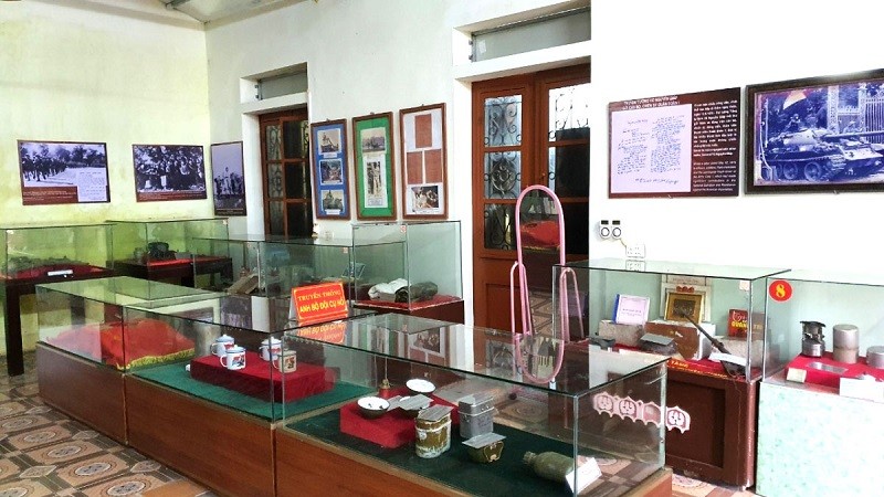 Một góc trưng bày của bảo tàng gồm nhiều hiện vật là những kỷ vật vô giá