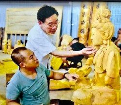 Nghệ nhân ưu tú Nguyễn Viết Thạnh gìn giữ và phát triển nghề thủ công mỹ nghệ