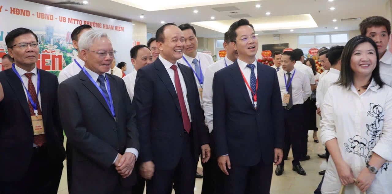 Khai mạc triển lãm “Phát triển Hoàn Kiếm số - Văn minh, hiện đại, đậm đà bản sắc” Khai mạc triển lãm “Phát triển Hoàn Kiếm số - Văn minh, hiện đại, đậm đà bản sắc”