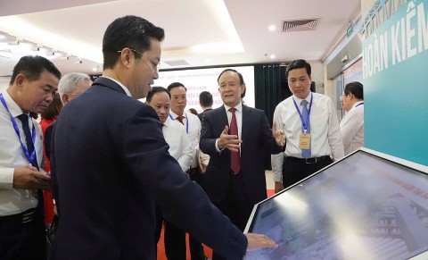 khai mac trien lam phat trien hoan kiem so van minh hien dai dam da ban sac