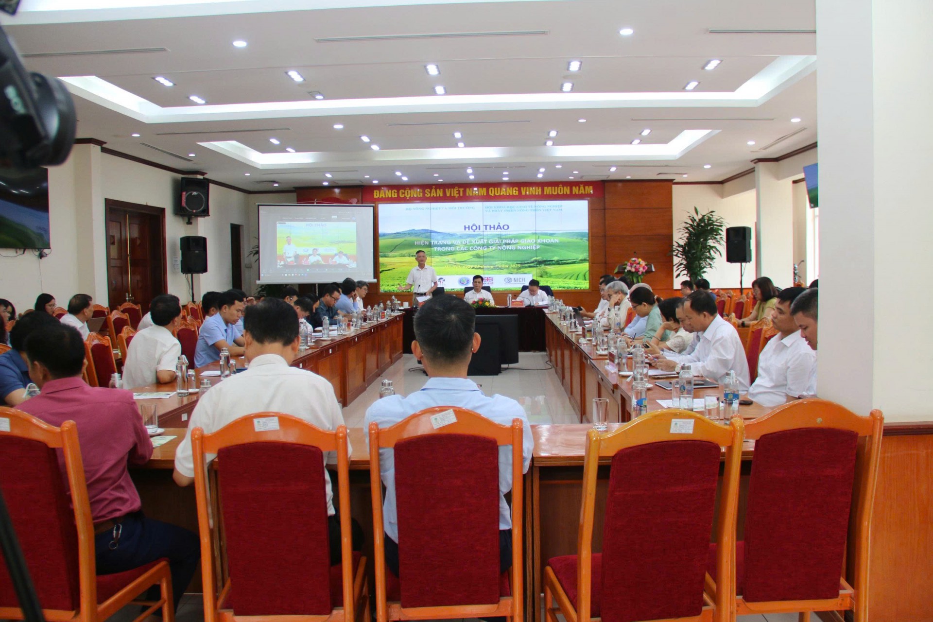 Chuyển đổi hộ khoán thành người lao động: Hướng đi cần phát triển trong giao khoán các công ty nông nghiệp