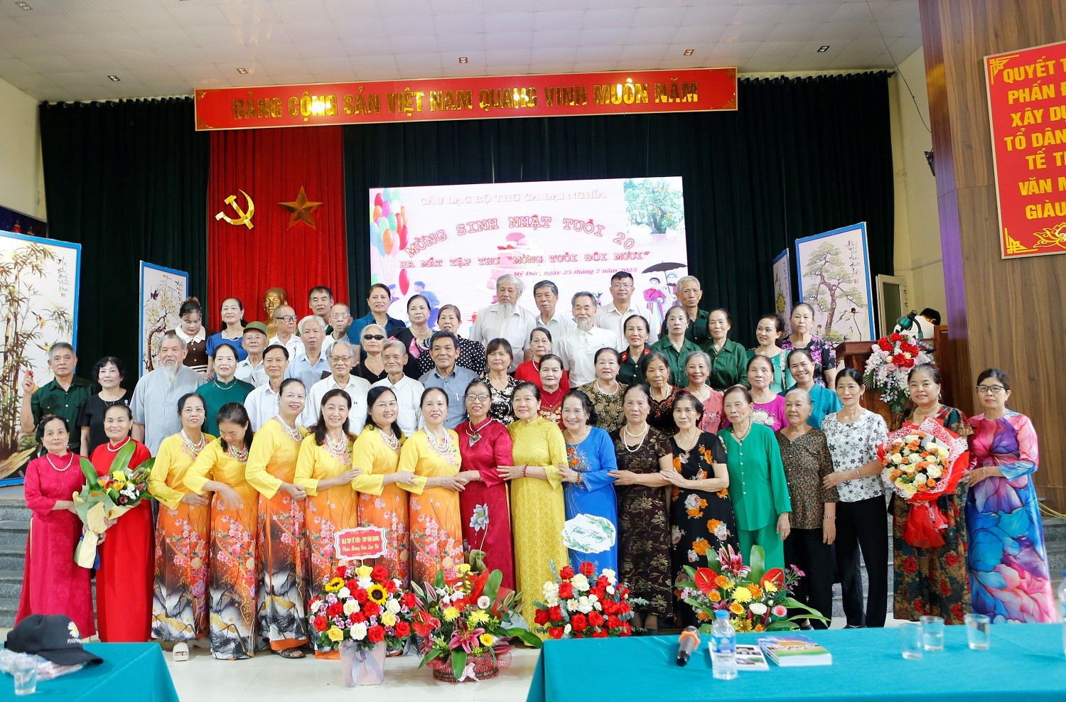 Câu lạc bộ thơ ca Đại Nghĩa ra mắt tập thơ kỷ niệm 20 năm thành lập Câu lạc bộ thơ ca Đại Nghĩa ra mắt tập thơ kỷ niệm 20 năm thành lập