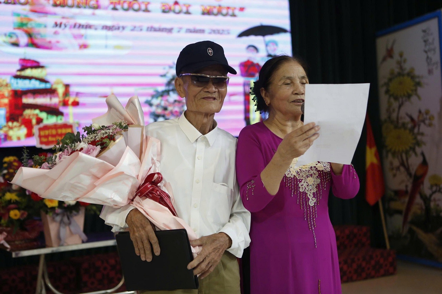 Câu lạc bộ thơ ca Đại Nghĩa ra mắt tập thơ kỷ niệm 20 năm thành lập Câu lạc bộ thơ ca Đại Nghĩa ra mắt tập thơ kỷ niệm 20 năm thành lập