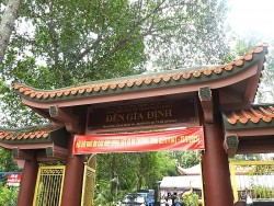 Dâng hương tưởng niệm tại Đền Gia Định nhân kỷ niệm 78 năm Ngày thương binh liệt sĩ