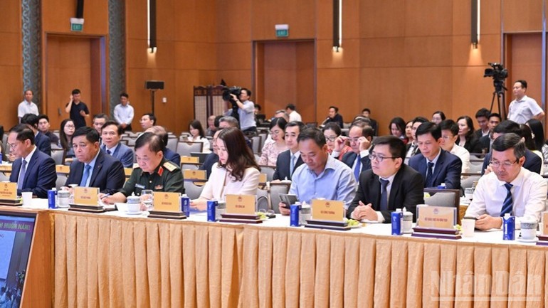 Đại diện lãnh đạo các bộ, ngành Việt Nam tham dự buổi lễ. (Ảnh: TRẦN HẢI) Đại diện lãnh đạo các bộ, ngành Việt Nam tham dự buổi lễ. (Ảnh: TRẦN HẢI)