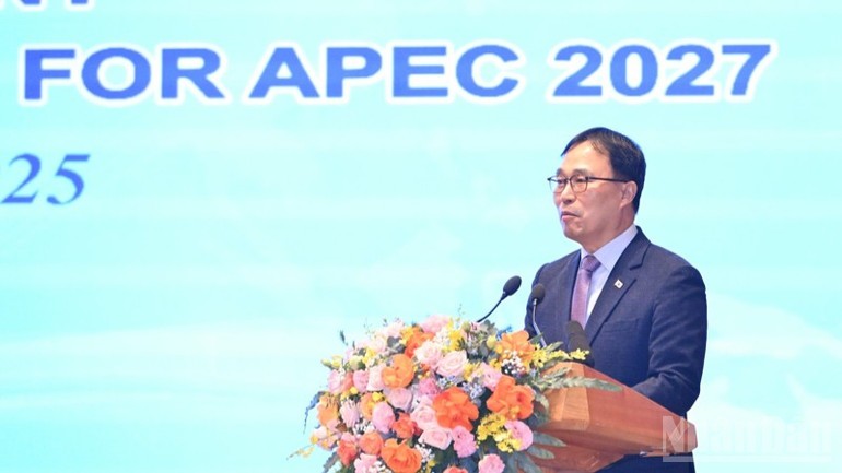 Đại diện Đại sứ quán Hàn Quốc tại Việt Nam - Chủ nhà APEC 2025 phát biểu ý kiến tại buổi lễ. (Ảnh: TRẦN HẢI) Đại diện Đại sứ quán Hàn Quốc tại Việt Nam - Chủ nhà APEC 2025 phát biểu ý kiến tại buổi lễ. (Ảnh: TRẦN HẢI)
