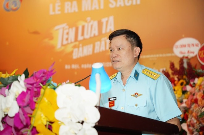 Đại tá Trương Mạnh Phương - Phó Chủ nhiệm Chính trị Quân chủng Phòng không-Không quân phát biểu tại buổi lễ. (Ảnh: PV/Vietnam+)