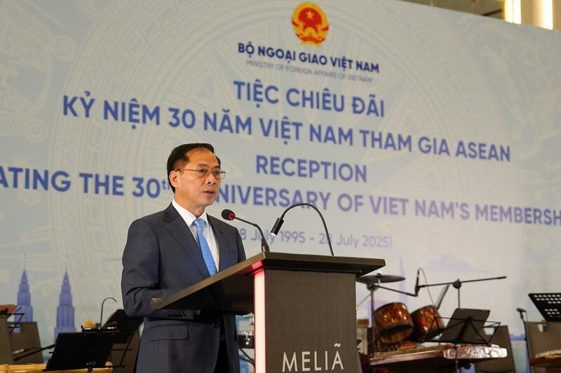 Phó Thủ tướng, Bộ trưởng Bộ Ngoại giao Bùi Thanh Sơn khẳng định, Việt Nam ủng hộ và đóng góp thiết thực vào thực hiện Tầm nhìn Cộng đồng ASEAN 2045. Ảnh: Hoàng Linh Phó Thủ tướng, Bộ trưởng Bộ Ngoại giao Bùi Thanh Sơn khẳng định, Việt Nam ủng hộ và đóng góp thiết thực vào thực hiện Tầm nhìn Cộng đồng ASEAN 2045. Ảnh: Hoàng Linh