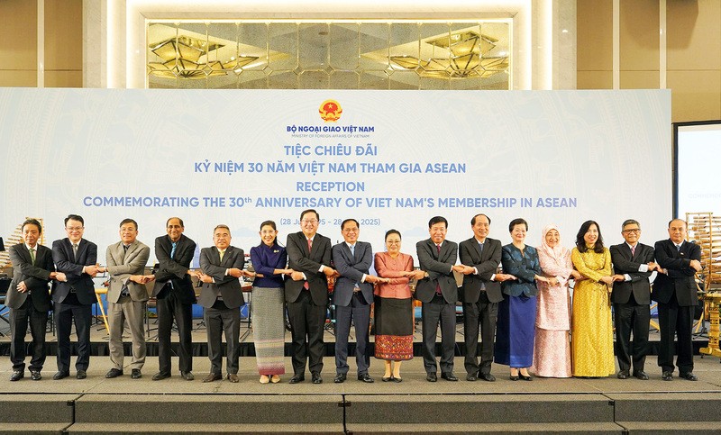 30 năm Việt Nam gia nhập ASEAN: Phát huy vai trò dẫn dắt, giữ đà hợp tác khu vực