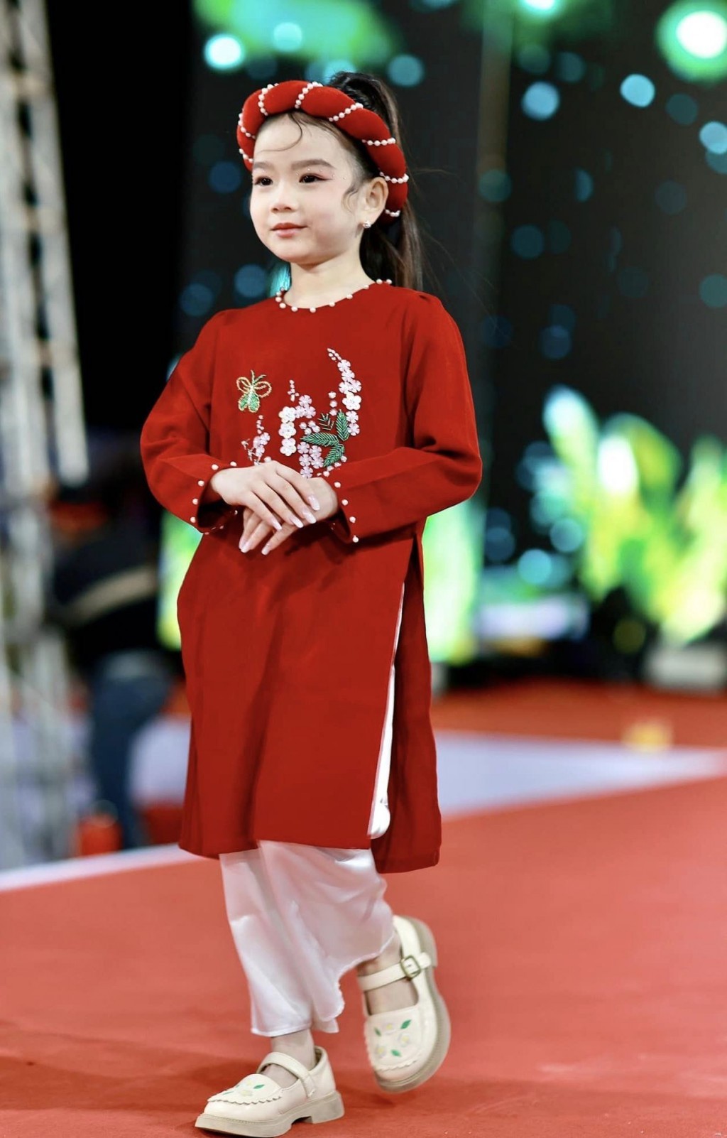 Người Trạch Xá đưa áo dài Việt vươn xa