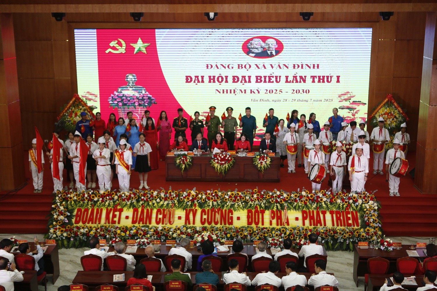 Đại hội Đại biểu Đảng bộ xã Vân Đình lần thứ I diễn ra thành công tốt đẹp