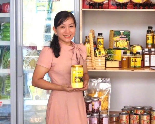 Chị Trâm cho biết, bằng việc sử dụng chủng lợi khuẩn được chọn lọc kỹ lưỡng, kết quả kiểm nghiệm cho thấy mật độ lợi khuẩn, khả năng hấp thu curcumin từ sản phẩm cao hơn nhiều so với phương pháp thông thường Chị Trâm cho biết, bằng việc sử dụng chủng lợi khuẩn được chọn lọc kỹ lưỡng, kết quả kiểm nghiệm cho thấy mật độ lợi khuẩn, khả năng hấp thu curcumin từ sản phẩm cao hơn nhiều so với phương pháp thông thường