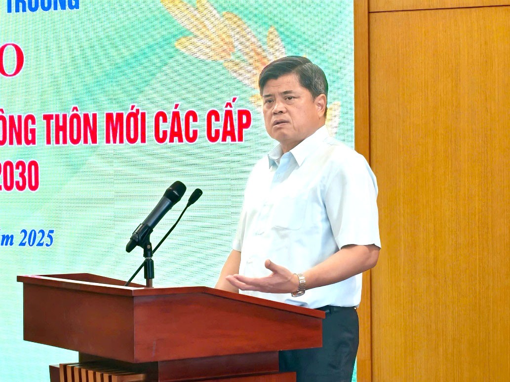 Thứ trưởng Bộ Nông nghiệp và Môi trường Trần Thanh Nam  phát biểu tại hội thảo 