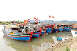 Tổ nghề cá điểm tựa vững chắc cho ngư dân vươn khơi bám biển