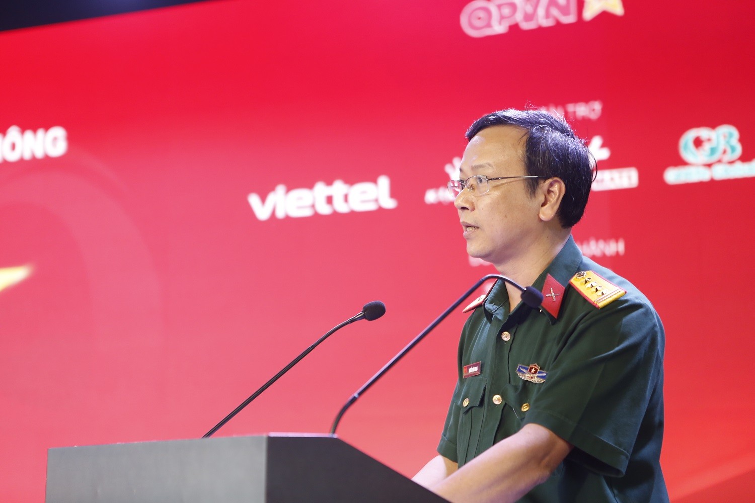 Chương trình nghệ thuật “Dưới cờ vinh quang” kết nối ba miền đất nước